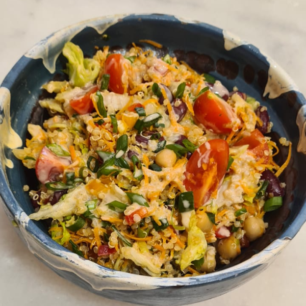 <b class="newtitle">Salata vegană (năut, quinoa)</b> (150 g)