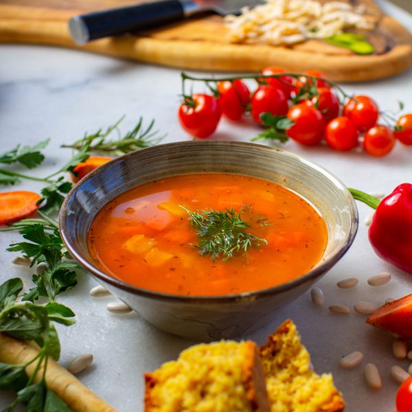 <b class="newtitle">Ciorbă de fasole cu pită de mălai</b> (350g/100g)